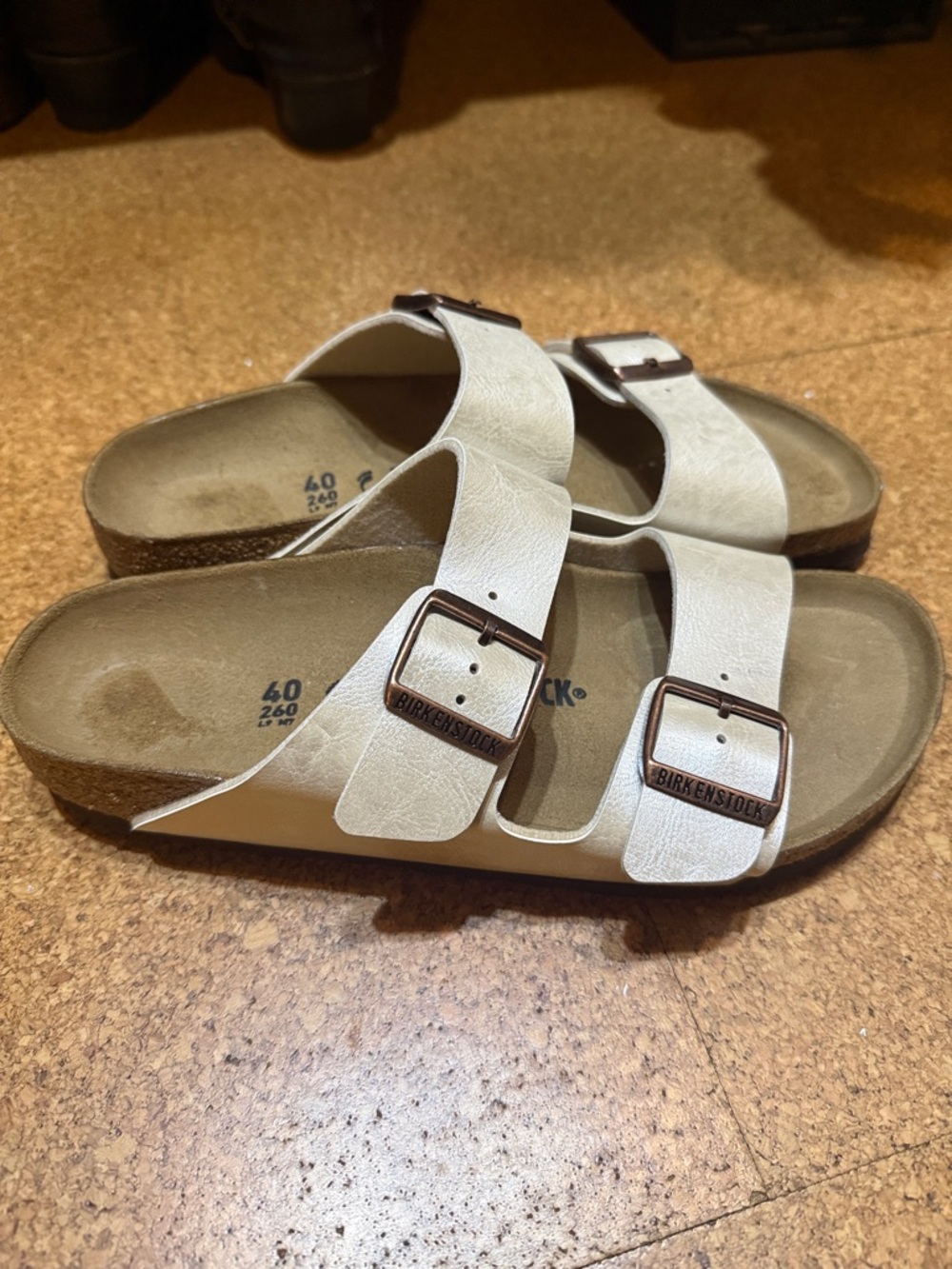 Birkenstock Arizona Graceful Pearl White Two-Strap Buckle Sandals - Never Worn - Picture 2 of 4